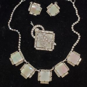Mother of pearl rhinestone set Brooch KEYES Sp4